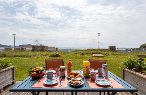 Pieds Dans L'eau Madame est Servie - Foto 1