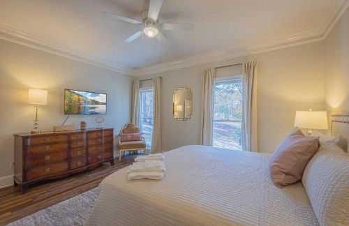 Large Luxury House, King Beds and More, Hot Tub, Theater, Fireplace, Game Room, Ping-pong, Pool Table, Air Hockey, Arcade, River, Big Kitchen, Nice Porch, Quiet, Good for Families and Large Groups, Near UGA Golf Course, Close to UGA & Stanford Stadium - Photo 13