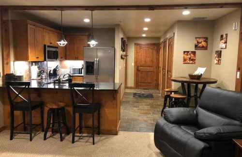 Penthouse Mountain Haven with Community Spa Room - Foto 8