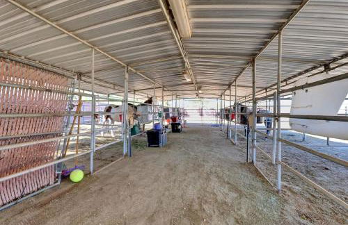 Spacious 4BR plus Den with Pool, Jacuzzi, BBQ, Near Strip - Foto 42