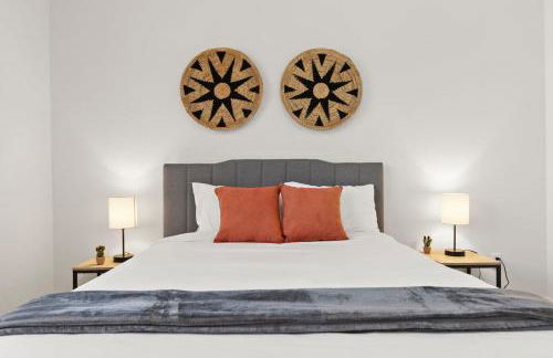 CozySuites Glendale by the stadium with pool 13 - Foto 9