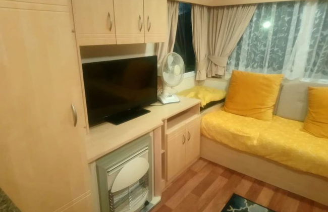 Remarkable Caravan in Abergele Towyn - Foto 1