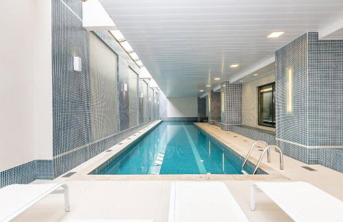 Luxuoso Apt Batel - 4 Minutos do Shopping Pátio Batel c/ Garagem, Piscina, Sauna e Academia - Foto 7