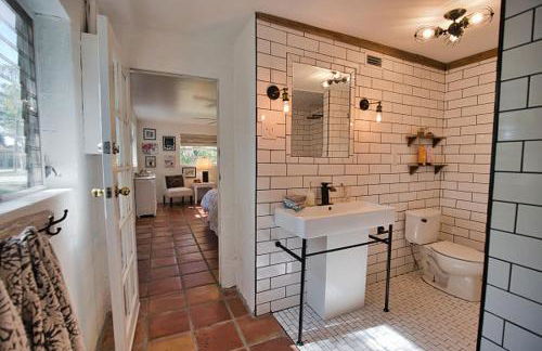 Pet Friendly & Firepit Minutes to Beach Sleeps 6 - Foto 27