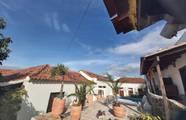 Villa-sleeps4-parking-garden-pool-nearairport - Foto 10