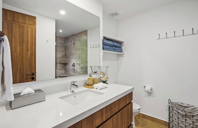 Oceanfront 1BR with Balcony & Pool - Foto 17