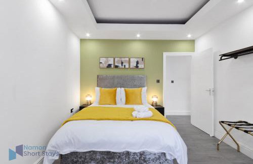 Large Comfy 4 Bedroom House, Ideal for Workers, FREE Parking - Foto 1