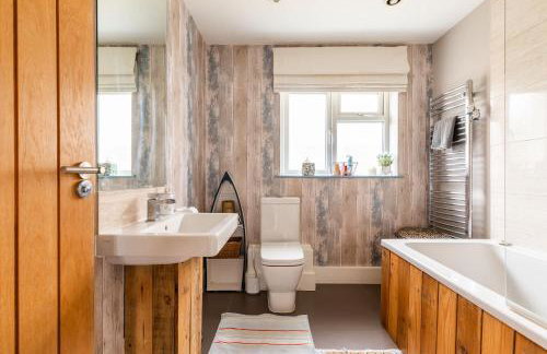 5 Bedroom Family Friendly Beach House - a skip to the water! - Foto 47