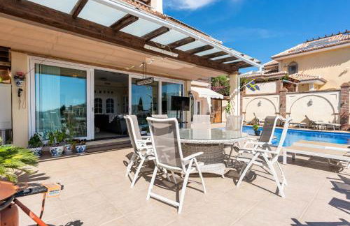 Infinity pool mansion by Costarentals - Ref 85 - Photo 41