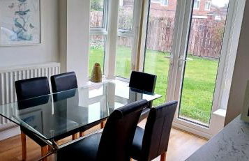 The Green House Durham Large Family & Contractor Stay Sleeps 12 with Ample Parking - Foto 16