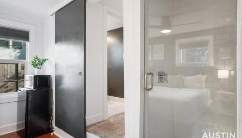 Prime Location w King Accommodations Near Downtown - Foto 3