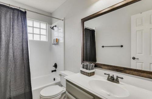 Luxurious Home w Cinema Room & Private Pool - Foto 38