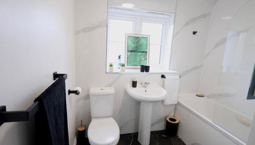 Stylish 2-Bed flat near IKEA & J9 M6 Free Parking - Foto 3