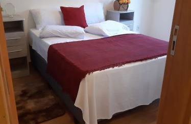 Privacidade para sua família e grupos em um só lugar-2 quartos- melhor custo-benefício, garagem, sala com cozinha integrada, aconchegante, ambiente moderno e funcional, wi-fi veloz gratuito, próximo ao Parque das Águas-Calçadão e tudo que a cidade oferece - Foto 2