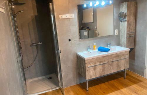 Ferienhaus Deluxe, direkt am See, mit hauseigener Panorama Außensauna, zwei Badezimmern, Tretboot, Kamin, in direkter nähe zum Kinderspieleparadies sowie Reit- und Ponyhof, 1 bis 8 Personen - Photo 28