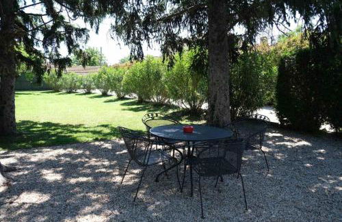vacation rental with pool and poolhouse, close to arles in moulès- sleeps 8 - Foto 60