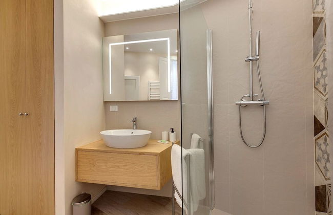 Central Berchet With Terrace and Private Entrance - Photo 12