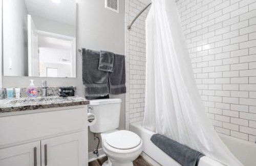 Modern Mass Ave 1BR Apartment with Kitchen - Foto 28