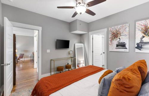 Only 4 Miles to Broadway with Free Parking and TVs in Bedrooms - Foto 23