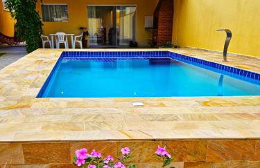 Encantadora casa com piscina perto da praia - Foto 1