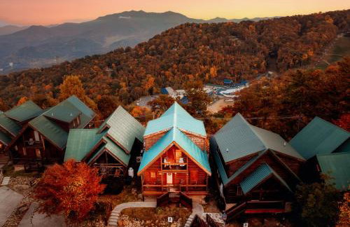 Splashtacular: Indoor Pool~Gorgeous Views~HotTub~GameRoom~Resort - Photo 12