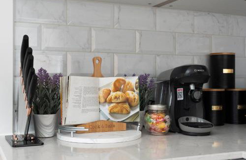 Deluxe 2 bed, 2 bathroom Milton Keynes apartment within walking distance to train station and City centre. - Foto 23