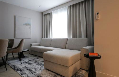 Spacious & Luxurious - Fully Renovated & Equipped 2BR Suite - Historical Centre - Photo 19