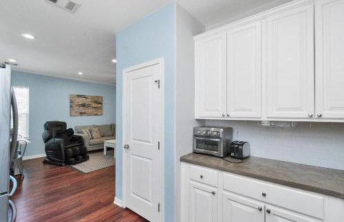 Summer Bliss 3BR Home, Walk to Beach Master Suite Sleeps 9 - Foto 19