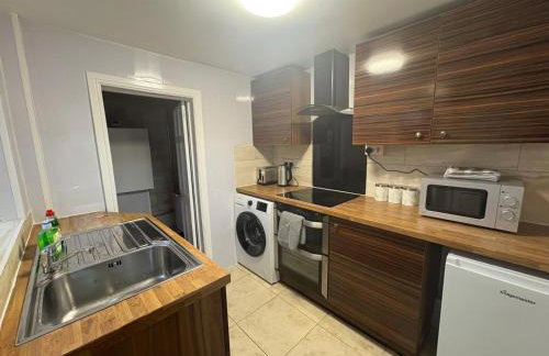 2 Bed Flat - Sleeps 3 - Parking - Wifi - Foto 6