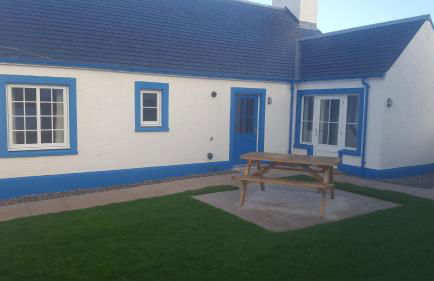 Olavat Cottage detached property with parking - Photo 3