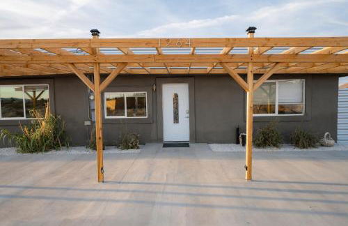 Desert Oasis - Firepit, Stargazing, Kitchen Essentials, 5 Acres, & Joshua Trees - Sleeps 6 Comfortably, 7 with Sofa, 8 Maximum - Foto 12