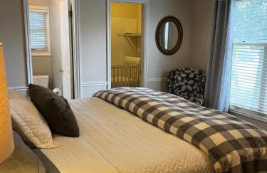 Unique Home Perfect for Large Gatherings. Pets welcome! - Photo 6