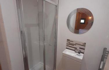 Min yr Afon - Cabin - Sleeps 2 - Hot Tub - Parking - Foto 67