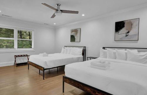 Luxury 7BR Buckhead Oasis w Pool Gameroom Firepit - Foto 99