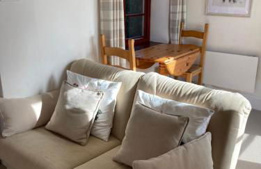 Peaceful Open-Plan Cottage With A View - Photo 6