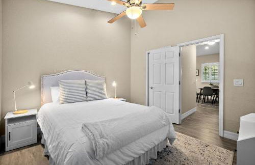 Citrus Hideaway - Steps to City Center - Photo 24