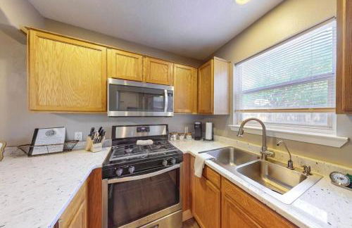 2 Bed 1 Bath with fully Stocked Kitchen - Foto 19