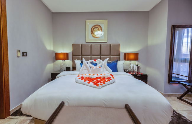 Oak Plaza Suites - Photo 17