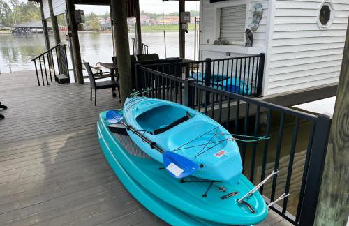 6 BD Smith Mountain Lakefront Escape sunset - Foto 38