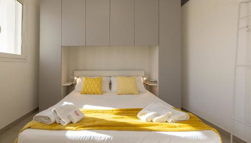 Tramonti Incredibili in Piscina - Apartment8 con AC WiFi in Residence - Foto 3, towels