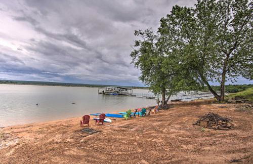 Lakefront Home with Private Beach Access! - Foto 27