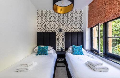 Locksbrook Lodge - Hot Tub - Spacious Outdoor Space - Photo 25