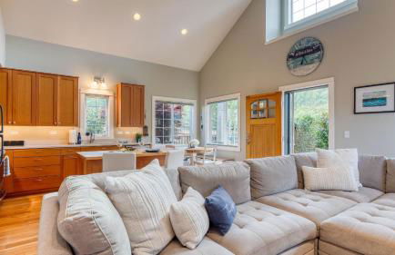 Sunny Backyard Fireplace Coastal Access in Peaceful Neighborhood Near Shopping - Photo 7