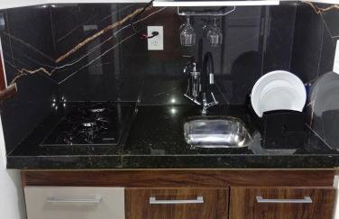 Studio Mobiliado-Quintal - Ar Cond - Ótima Localização - Foto 6