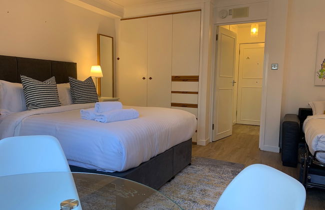 Marlyn Lodge - City of London - Photo 5