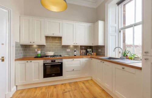 Beautiful Victorian Apartment close to the Botanical gardens, Free parking! - Foto 2