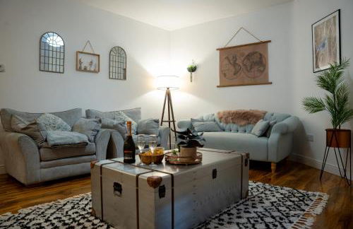 Modern Penthouse with Balcony - Near Beach & Town - Foto 8