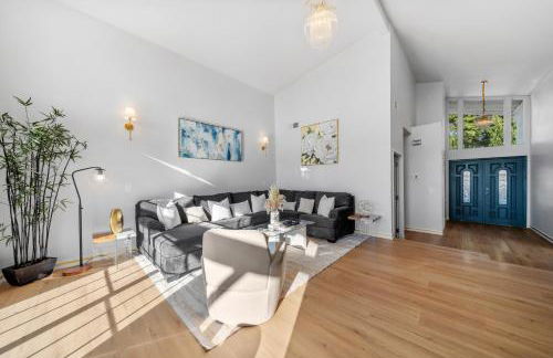 Entire Private Home with 4 Bedrooms 2 Bathrooms, Pool, View, 4 Parking, King Bed, Big Yard, Available Now - Foto 20