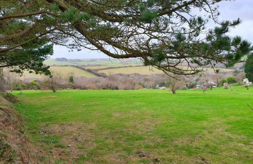 Cozy 3 bedroom Caravan, Sleeps 8, at Parkdean Newquay Holiday Park - Foto 106