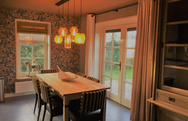 Lush Villa with Hot Tub, Private Fenced Garden in Hippolytushoef - Photo 23